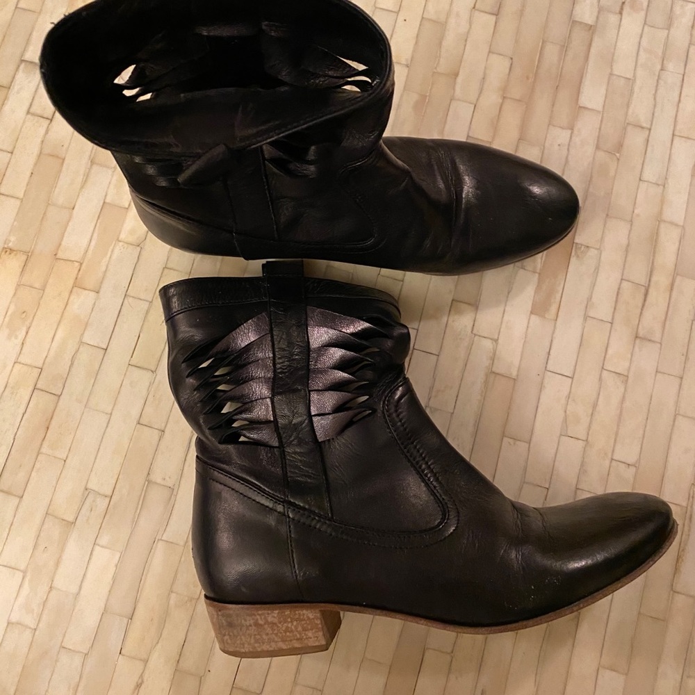 Black and metallic flat leather boots, size 7